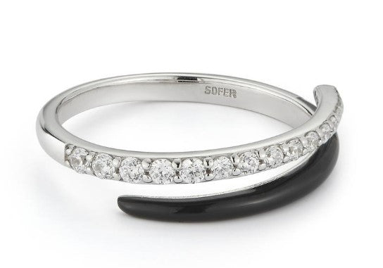 14k white gold and white enamel diamond ring